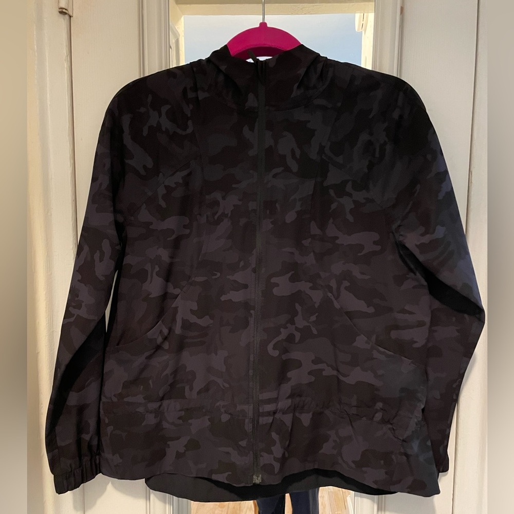 Lululemon running jacket / windbreaker in camo size 6
